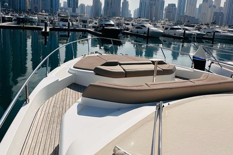 Ferretti 70ft rental dubai alfa yachts