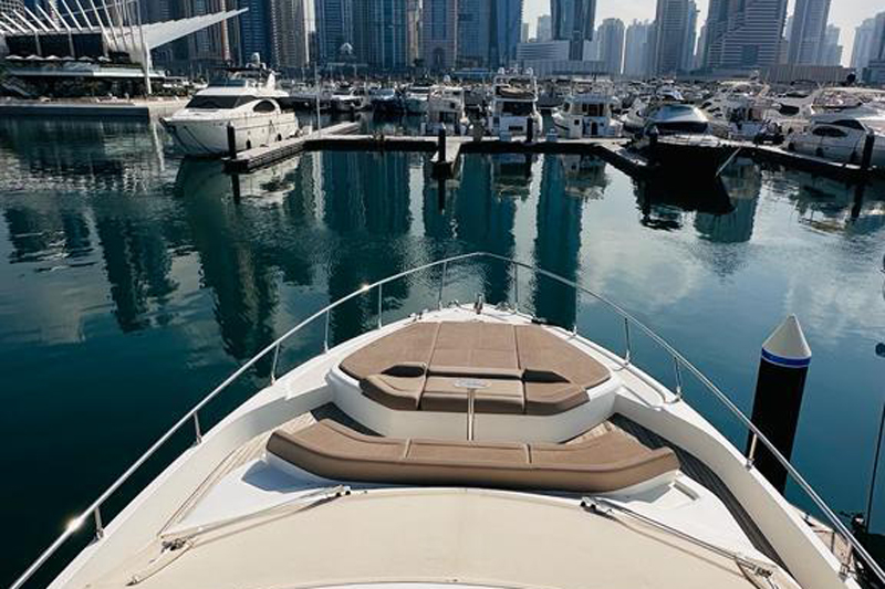 Ferretti 70ft rental dubai alfa yachts