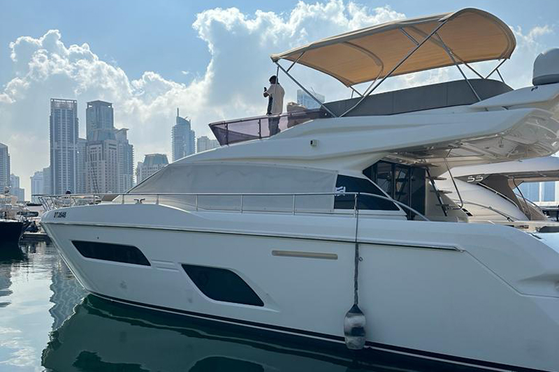 Ferretti 70ft rental dubai alfa yachts