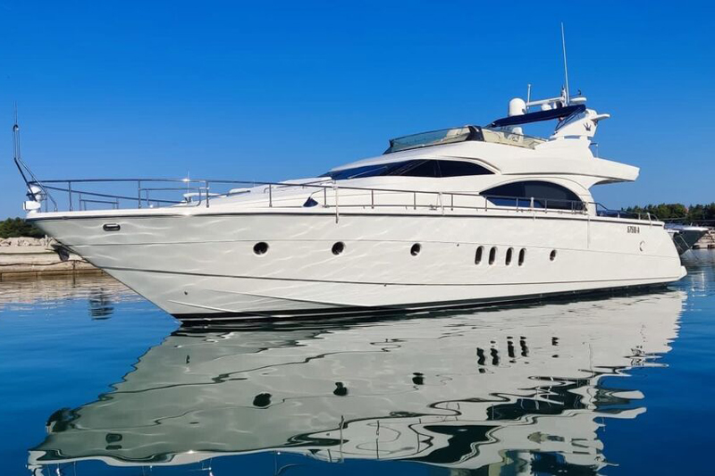 Dominator 65ft rental dubai alfa yachts